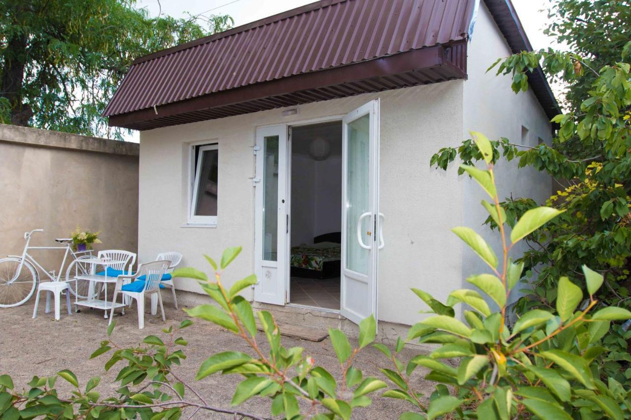 Ekonom-Domik Hotell Odessa Exteriör bild