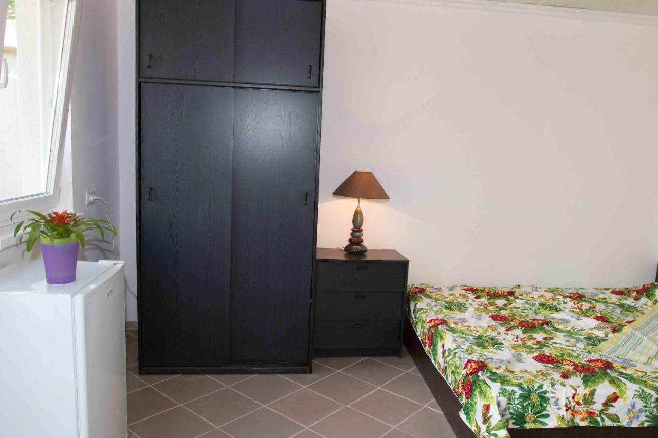 Ekonom-Domik Hotell Odessa Exteriör bild
